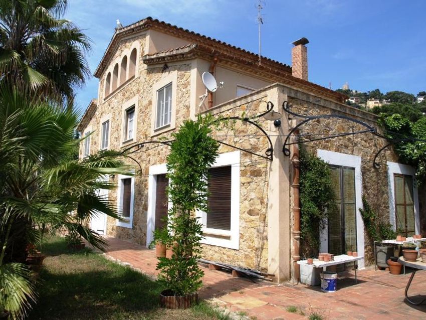 Imagen Fachada de  casa o chalet independiente en Calle Pere Puig i Llensa