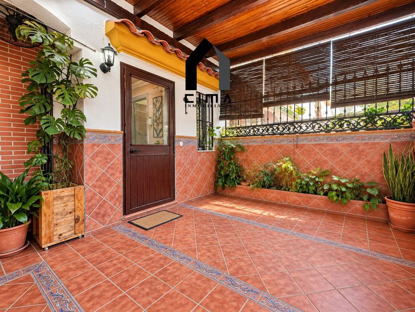 Chalet adosado en venta en Calle Estuario