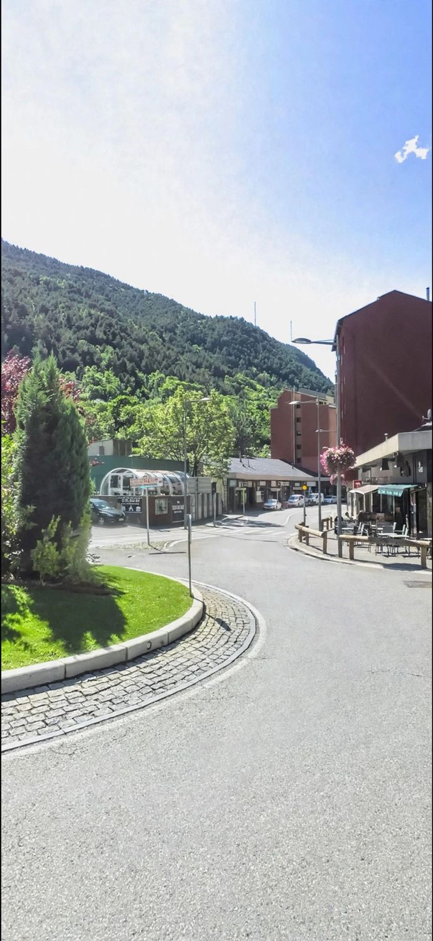 3-bedroom penthouse for rent in Encamp · 2 of 2